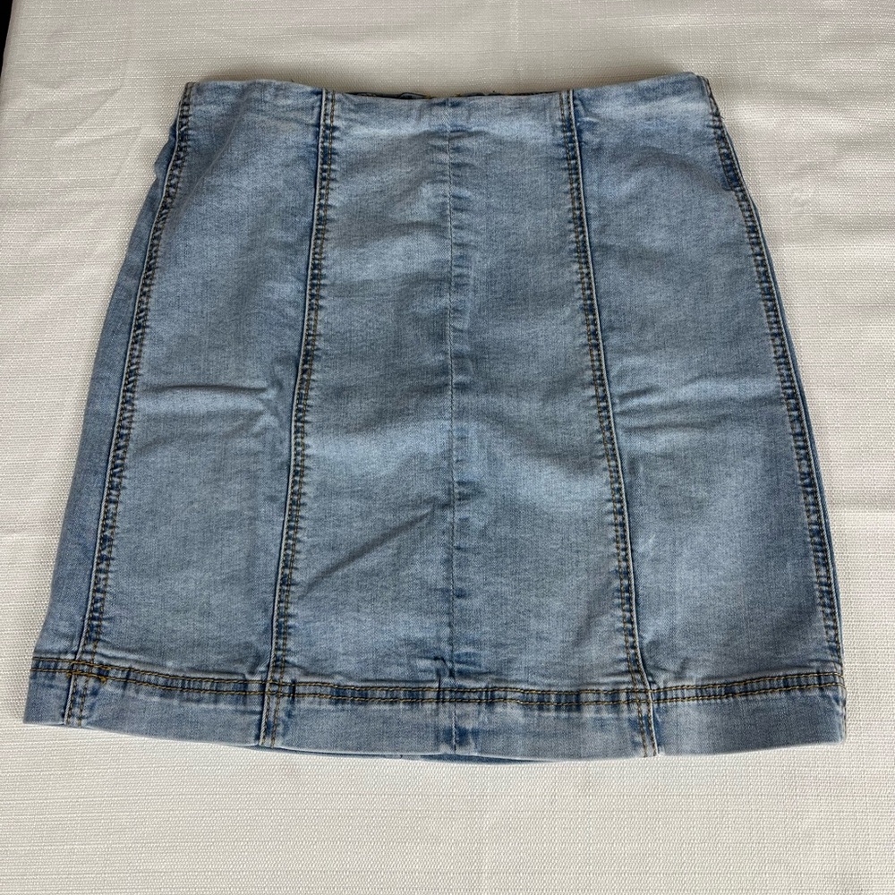Forever 21 Denim Mini Skirt Size 28 Light Wash Fitted Casual Y2K